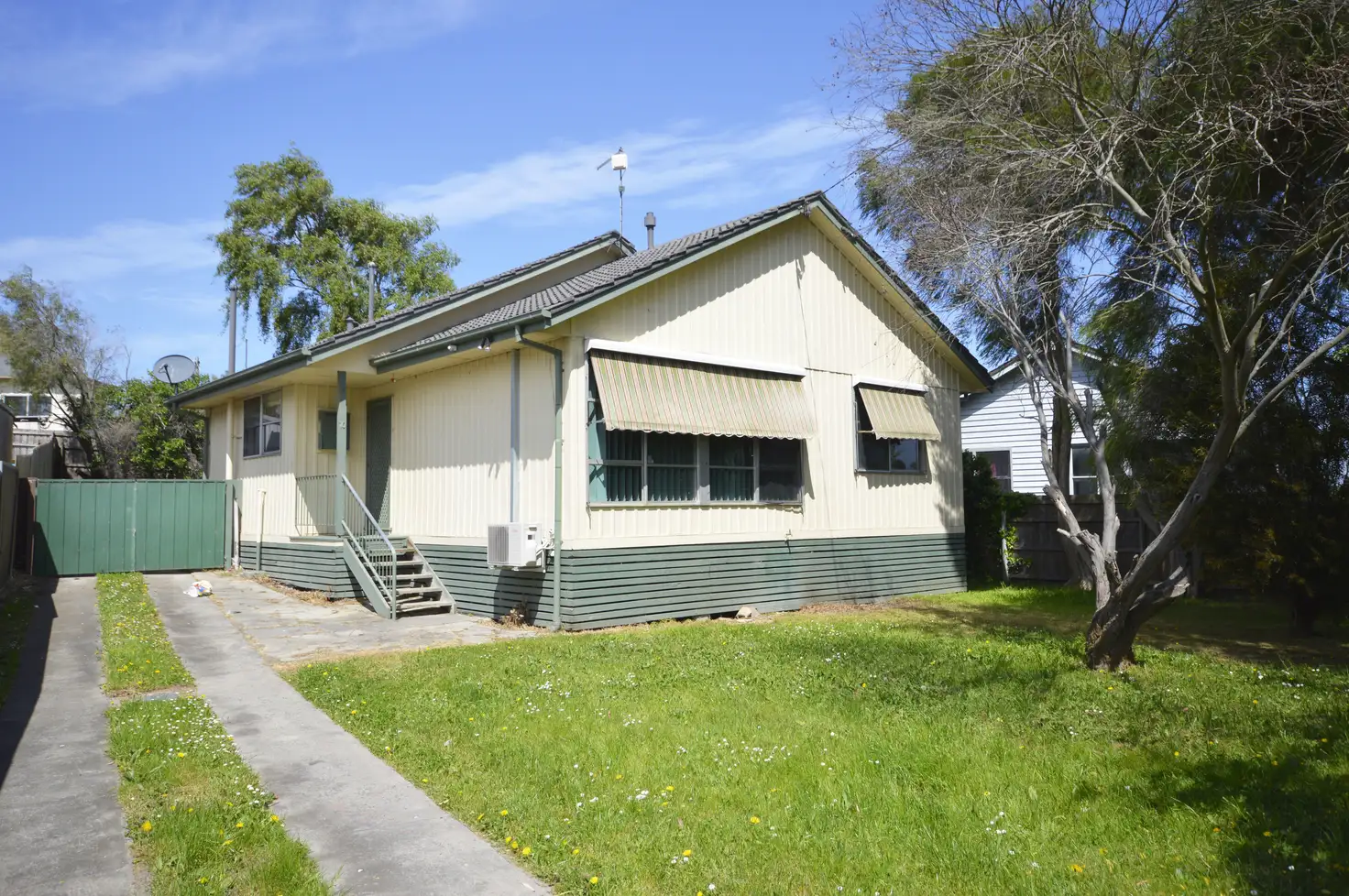 Main view of Homely house listing, 10 Little Cres, Traralgon VIC 3844