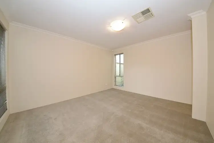 Fifth view of Homely house listing, 10 Idaho Court, Landsdale WA 6065