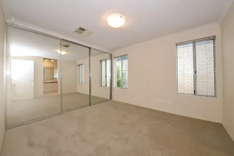 Sixth view of Homely house listing, 10 Idaho Court, Landsdale WA 6065