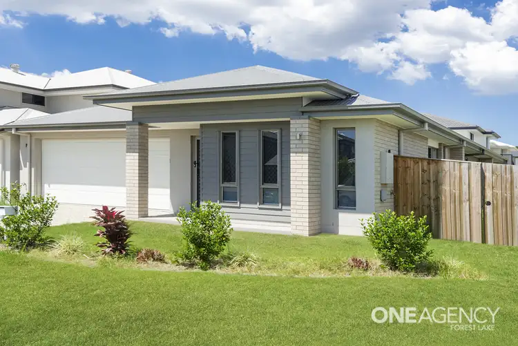 8 Hall St, Pallara QLD 4110