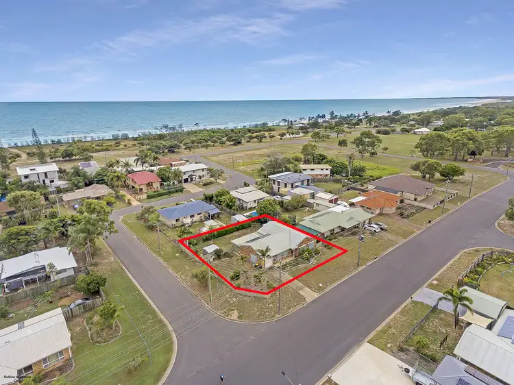 8 Acacia St, Moore Park Beach QLD 4670