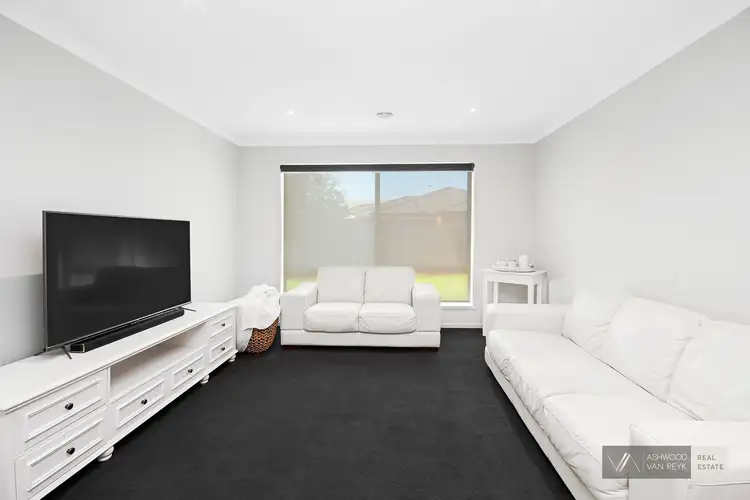 Second view of Homely house listing, 8 Selwyn Ct, Eastwood VIC 3875