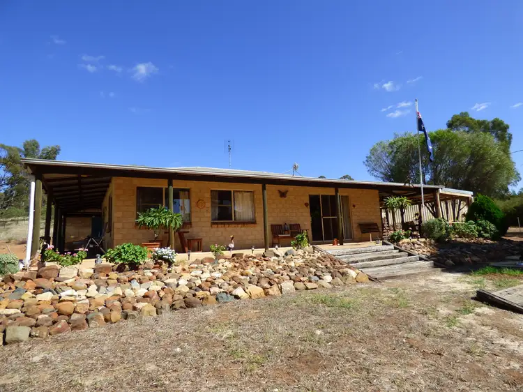 8 Deepdale Road, Toodyay WA 6566