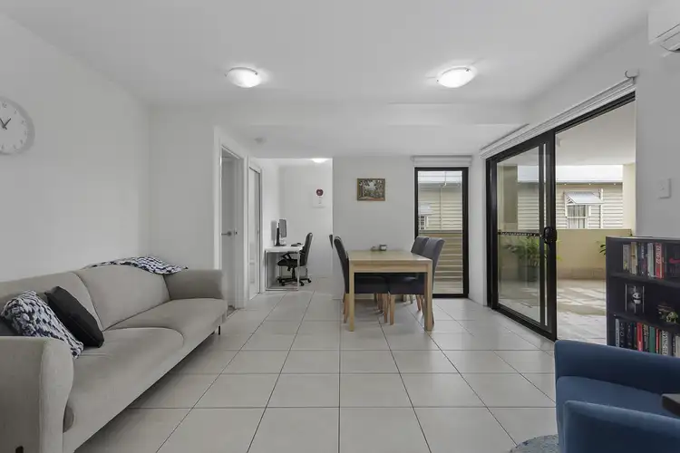 Second view of Homely apartment listing, 4/33 Princess St, Kangaroo Point QLD 4169
