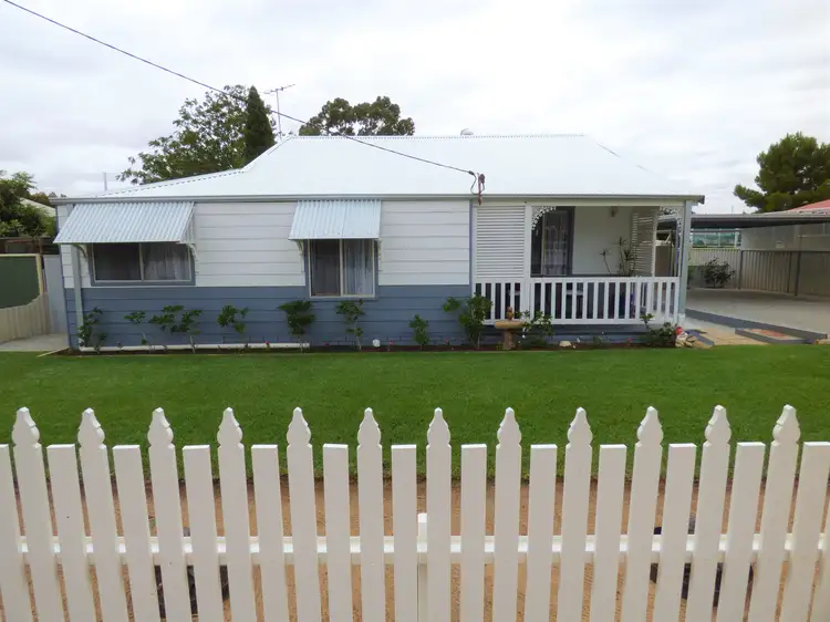 24 Cunningham St, Merredin WA 6415