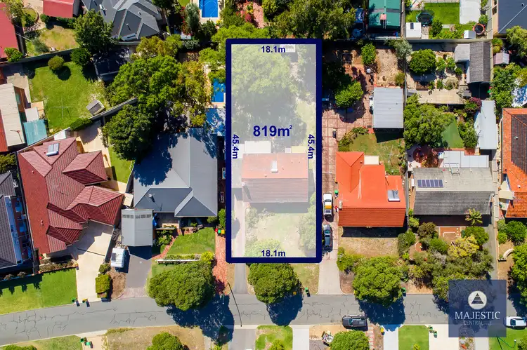 32 Woodley Crescent, Melville WA 6156