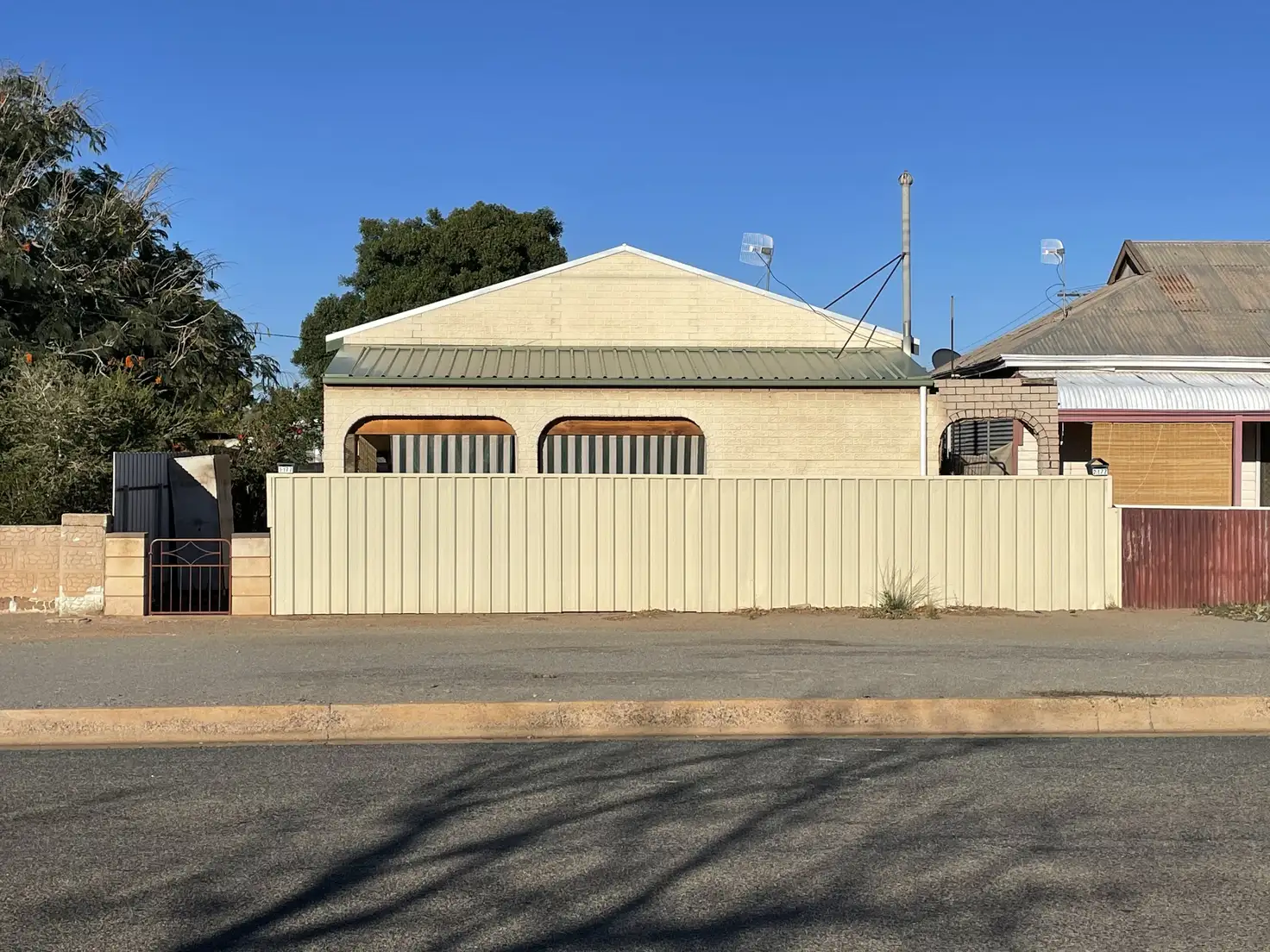Main view of Homely unit listing, 177 Zebina St, Broken Hill NSW 2880