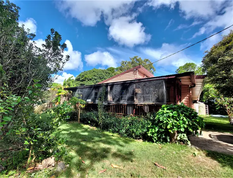 11-13 Pine Ave, Lamb Island QLD 4184
