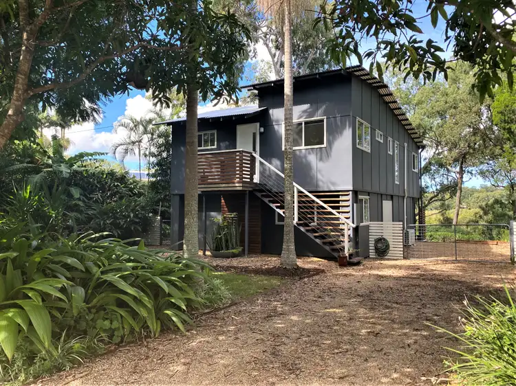 2 Waterside Dr, Macleay Island QLD 4184