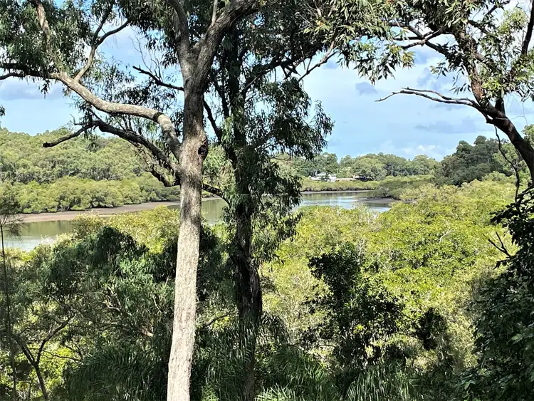 Fifth view of Homely house listing, 2 Waterside Dr, Macleay Island QLD 4184