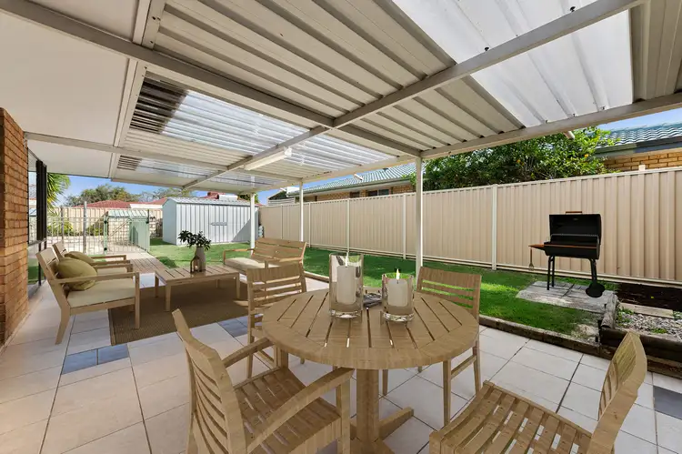 28 Forest Lakes Dr, Thornlie WA 6108