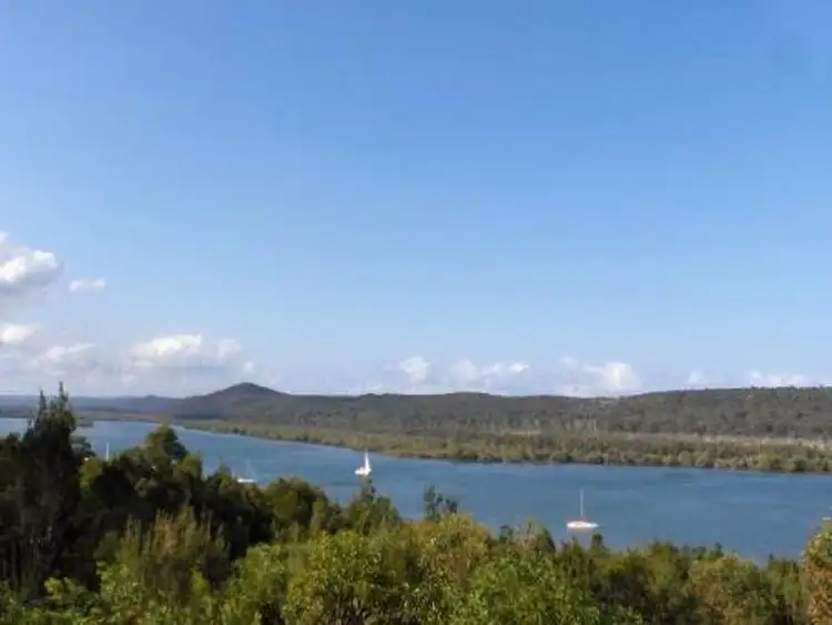 32 Leichhardt Tce, Russell Island QLD 4184
