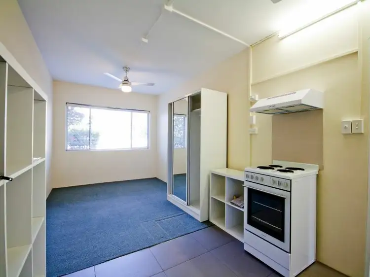 72 Edmondstone St