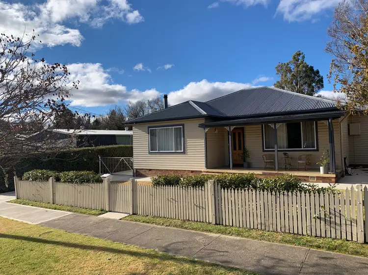 29 Hill St, Uralla NSW 2358