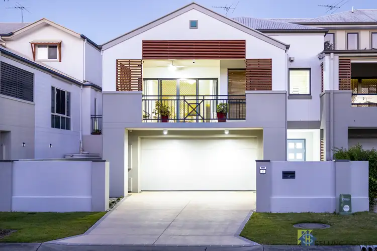 17 Greenway Cct, Mount Ommaney QLD 4074