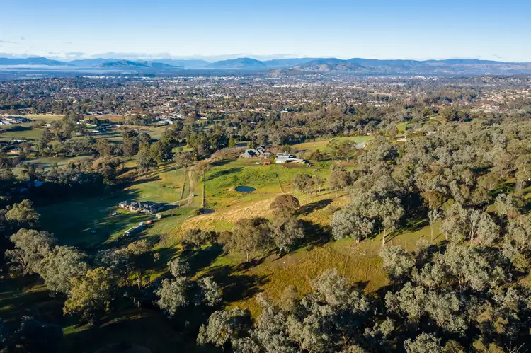 711 Lyne Street, Lavington NSW 2641