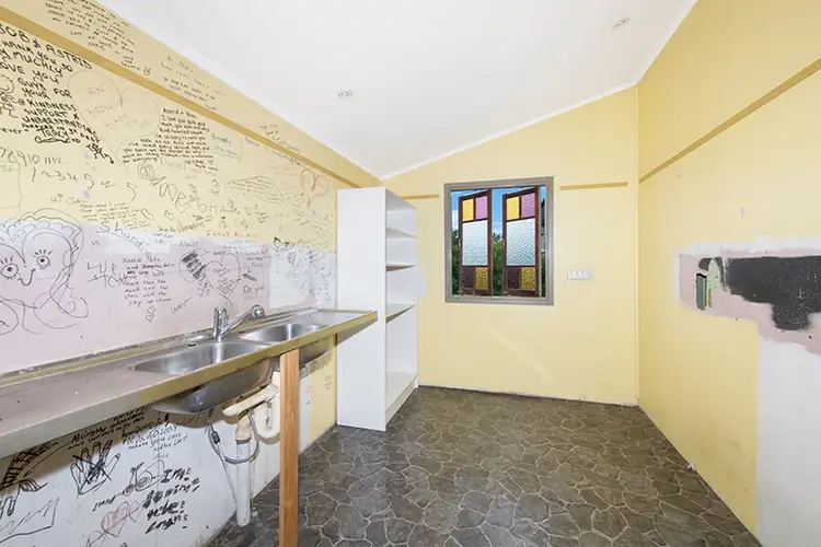 Fifth view of Homely house listing, 42 Henry St, West End QLD 4810