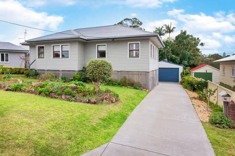 16 Cedar St, Maleny QLD 4552
