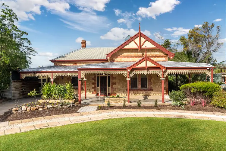 72 Adelaide Rd, Murray Bridge SA 5253