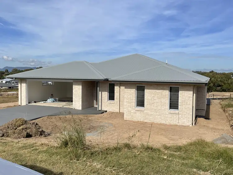 21 Excalibur Cres, Southside QLD 4570