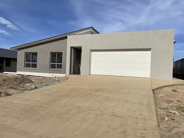 13 Excalibur Cres, Southside QLD 4570