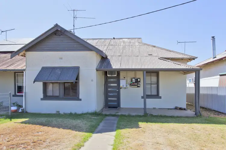 16 Fraser St, Culcairn NSW 2660
