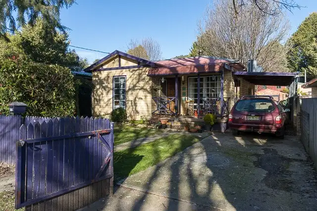 24 Kurrajong St