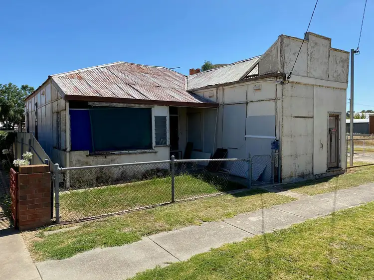 6 Henty St, Culcairn NSW 2660