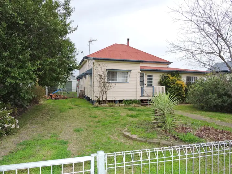 11 Lyons St, Warwick QLD 4370