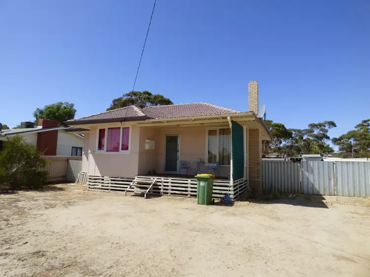 83 Caw St, Merredin WA 6415