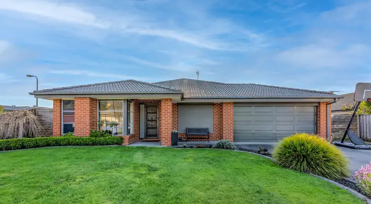 19 Villeneuve Dr, Trafalgar VIC 3824