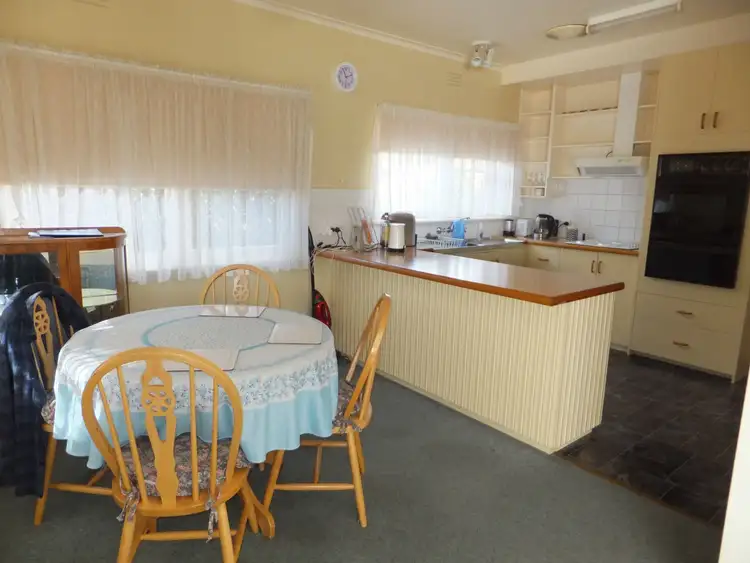 Second view of Homely house listing, 16 Glenda Court, Bairnsdale VIC 3875