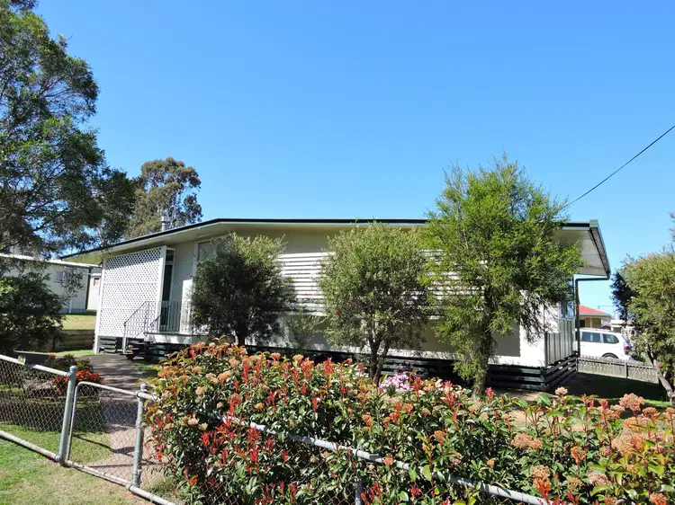 2 Furness Cres, Warwick QLD 4370