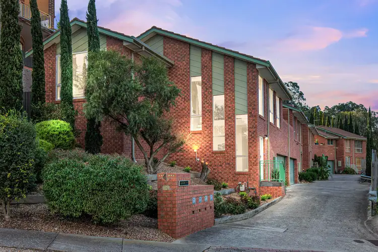 1/4 Weyburn Place, Avondale Heights VIC 3034