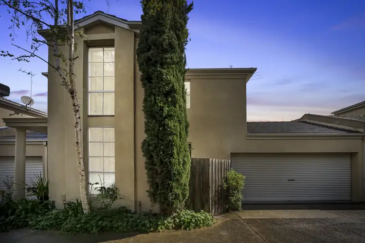 2/8 Weyburn Place, Avondale Heights VIC 3034