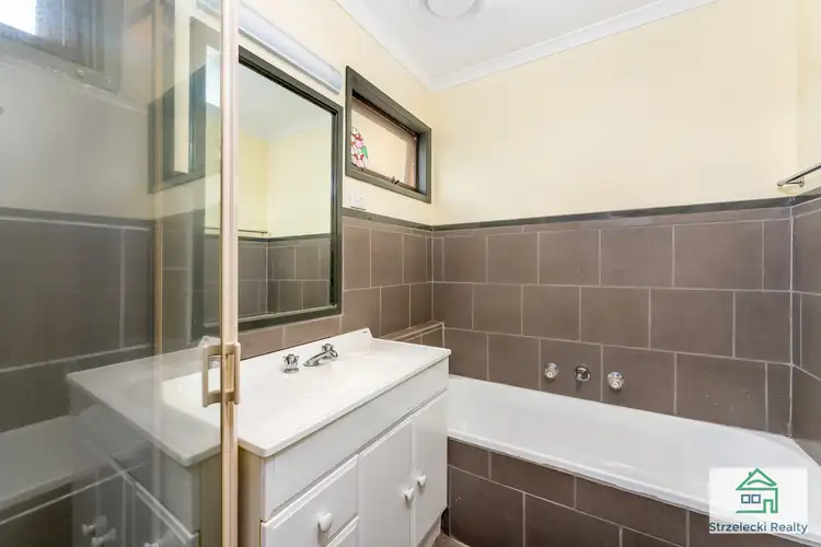 Sixth view of Homely house listing, 2 Matlock Ct, Rawson VIC 3825