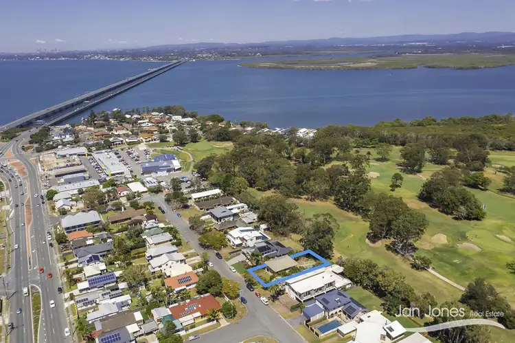 13 Valerie St, Clontarf QLD 4019