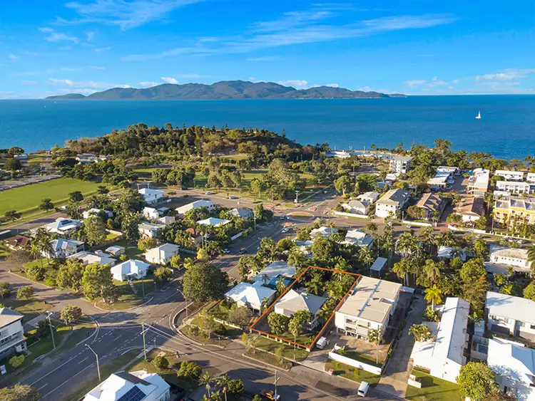 165 Eyre St, North Ward QLD 4810