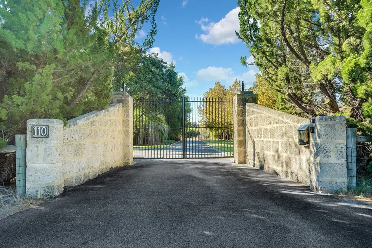 110 Foxton Dr, Oakford WA 6121