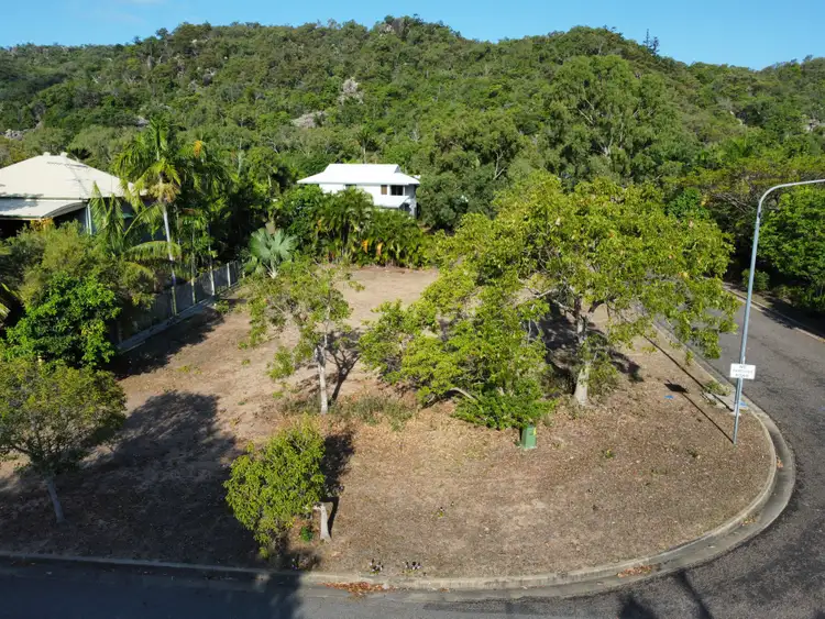 6 Somerset St, Horseshoe Bay QLD 4819