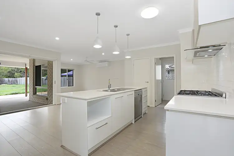 13 Lakeside Cres, Ningi QLD 4511