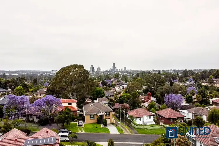 8 Comber Cres, Pendle Hill NSW 2145