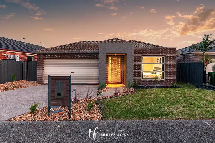 15 Killarney Cres, Pakenham VIC 3810