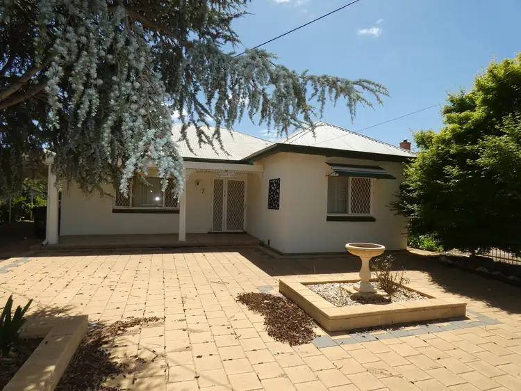 7 Brandis St