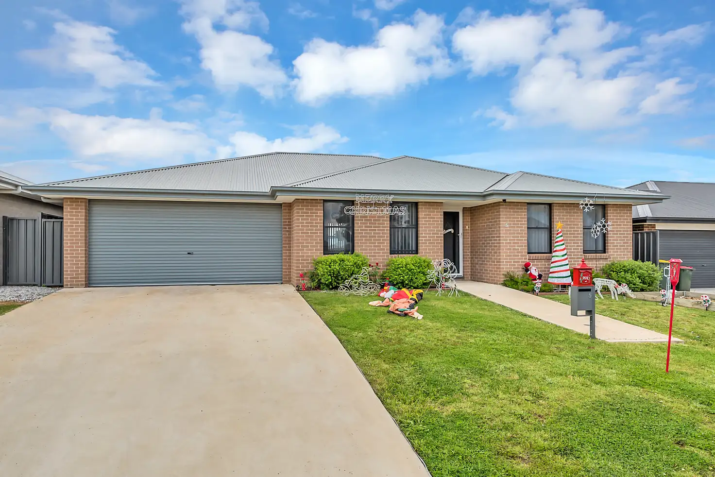 Main view of Homely house listing, 5 Huxtable Place, Goulburn NSW 2580