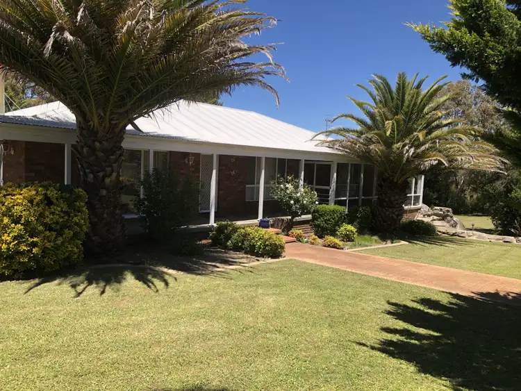 76 East St, Uralla NSW 2358