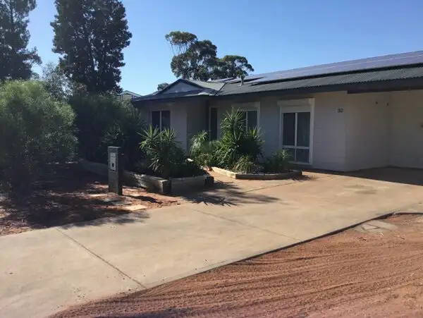 32 Bopeechee St, Roxby Downs SA 5725