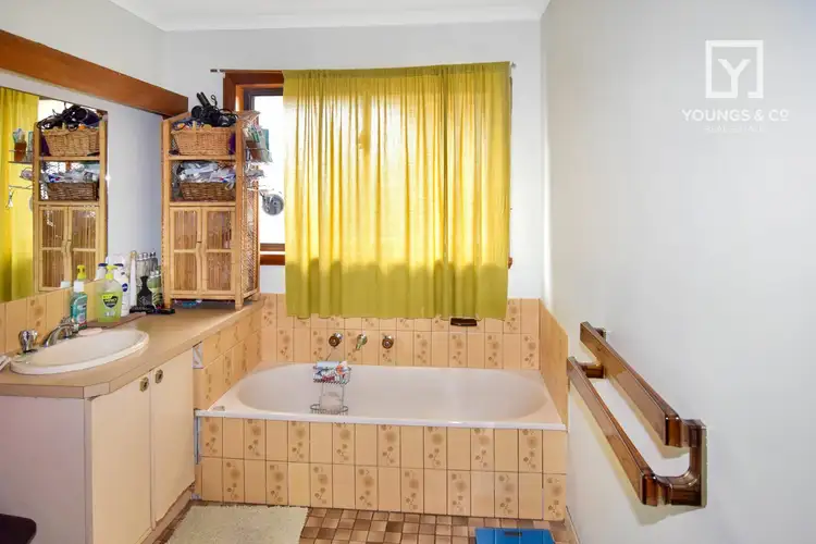 Fifth view of Homely house listing, 8 Goulburn Crss, Mooroopna VIC 3629