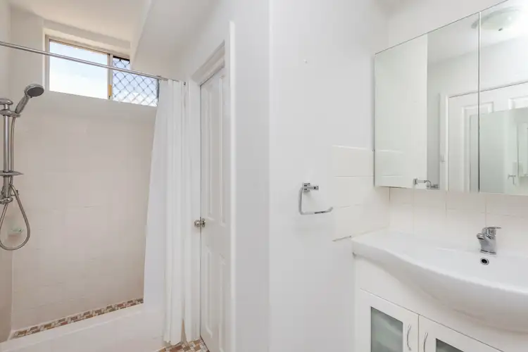 Fifth view of Homely unit listing, 4/38 Carrington Street, Inglewood WA 6052