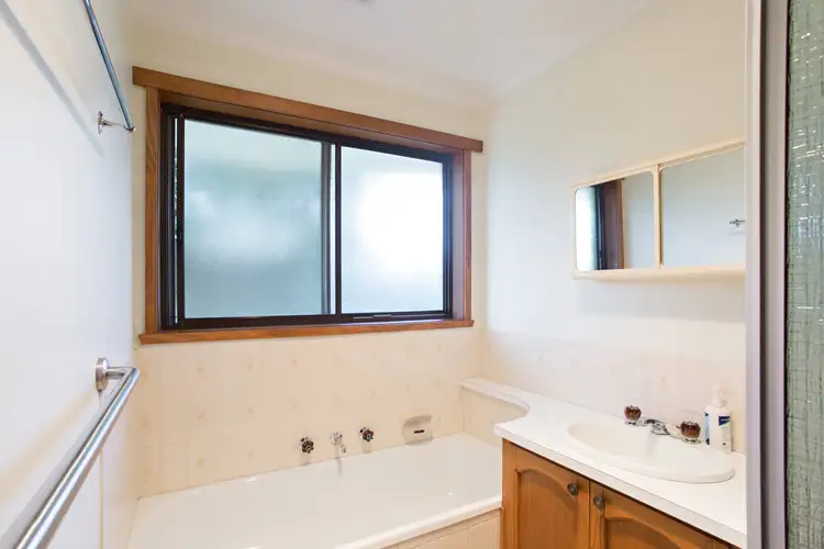 Fifth view of Homely house listing, 27 Marie Cres, Wendouree VIC 3355